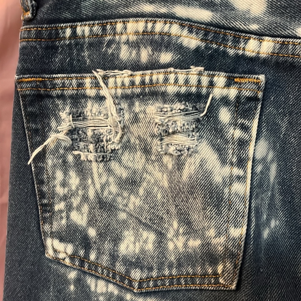 Faded Glory Men’s 1/2 Bleach, Distressed Jeans Cu… - image 3